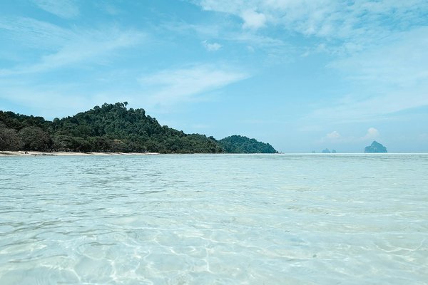 Discover the Journey of British Aviation: Immerse Yourself in Interactive Exhibits and Guided Tours